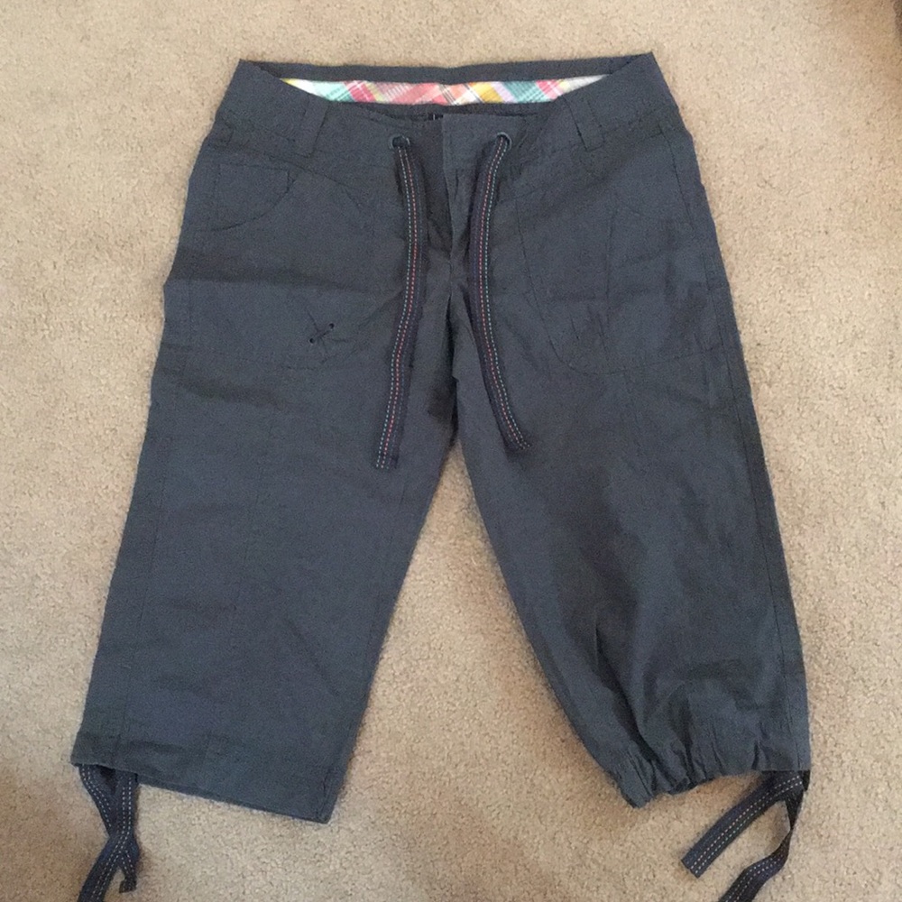 Pretty Grn/Blu/Gry LW Parachute Cargo Capri’s